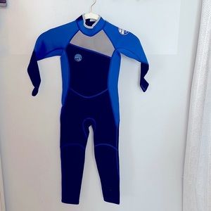 Brand new long wet suit boys size 8